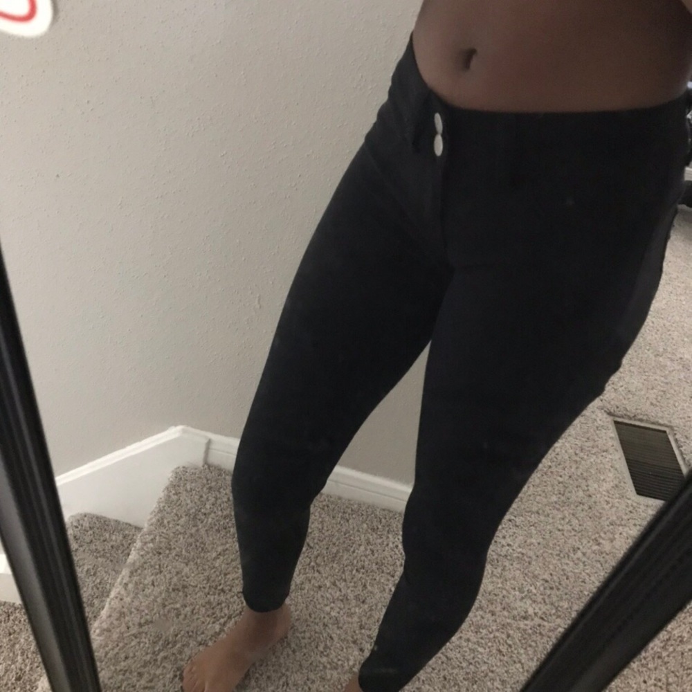 BLACK SKINNY JEANS